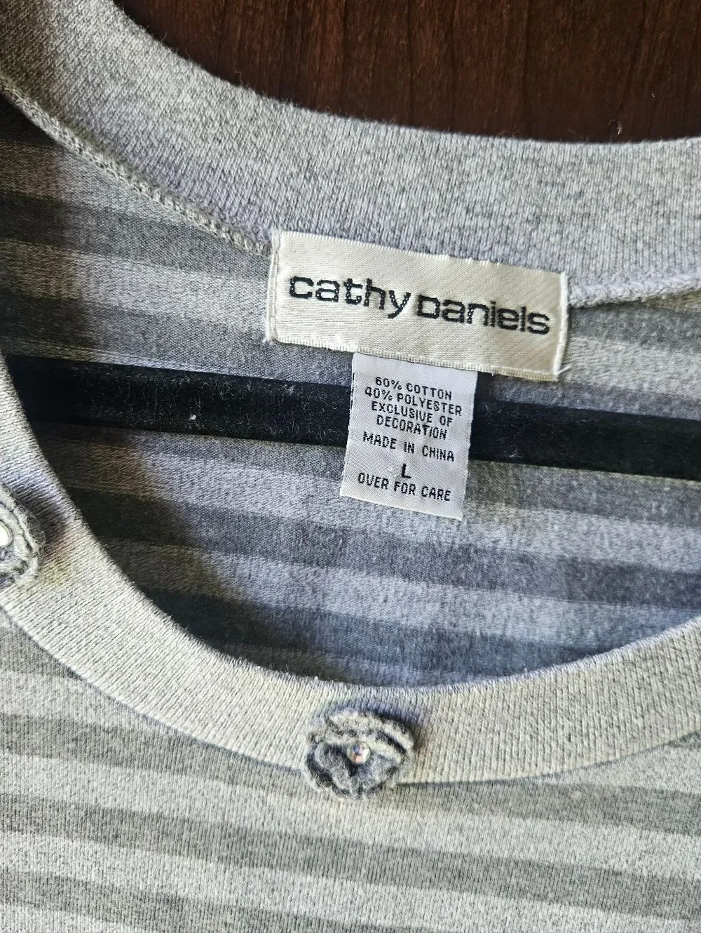 Cathy Daniels Light Gray Striped Knit Top with Floral Accents Size Large